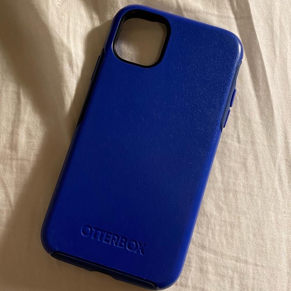 iPhone 11 otter box phone case